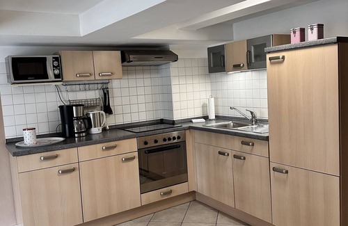 Altstadt Apartment | Cozy Retreat with Free Wi-Fi and Full Kitchen Amenities