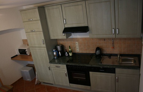 Volkach Apartment | Cozy Retreat by the Mainschleife with Free Wi-Fi & Kitchen