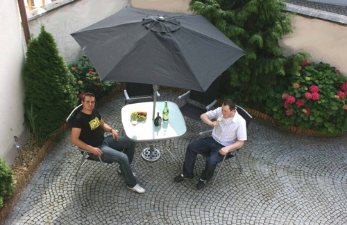 Volkach Apartment | Cozy Retreat by the Mainschleife with Free Wi-Fi & Kitchen
