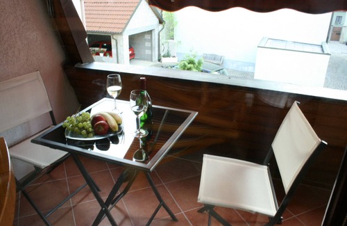 Volkach Apartment | Charming Getaway with Free Wi-Fi and Romantic Bed