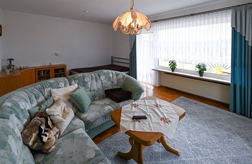 Mehlmeisel Apartment | Gemütliches Ferienhaus mit Balkon für bis zu 4 Personen