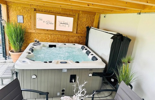 Freyung Apartment | Cozy Getaway with Large Terrace and Relaxing Hot Tub