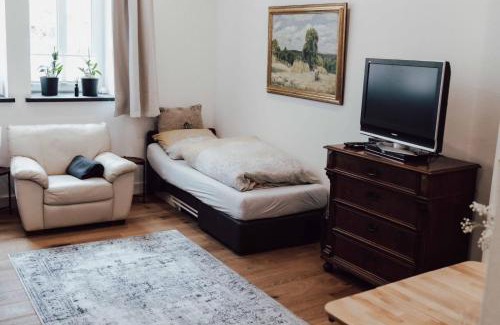 Eickeloh Apartment | Cozy Guest Room with Pet-Friendly Amenities & High Ratings