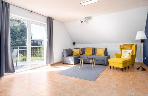 Niederzwehren Apartment | Cozy Retreat with Balcony, Netflix & Family-Friendly Perks