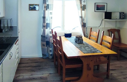 Blattnicksele House | Cozy Lapland Cottage by the Water with Pool and Spa
