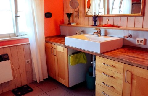 Schoemberg House | Cozy Private Room with Ocean Views and Family Amenities
