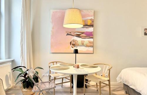 Roßau Apartment | Cozy Studio in Servitenviertel - Rated 9.3/10 by Guests