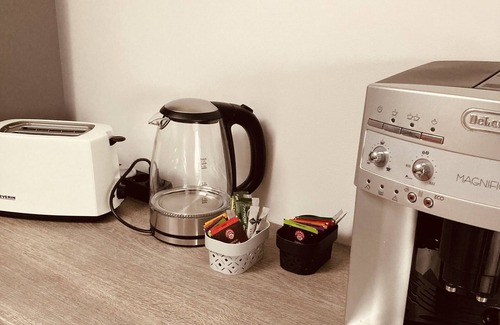Mittelmeiderich Apartment | Cozy Studio Apartment in Peaceful Neighborhood