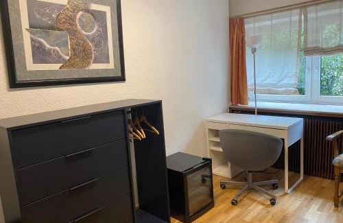 Rechklinghausen Sud House | Cozy Room with Spacious Bath for Family & Pets