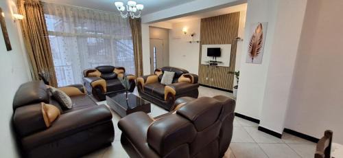Bole Apartment | Cozy Room in Prime Location - Family Friendly Stay