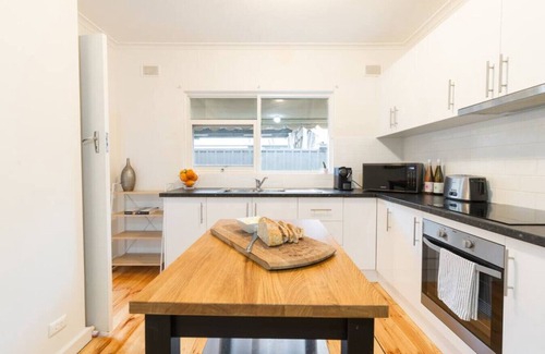 Glenelg East Apartment | Cozy Gem Apartment 2: Beachfront with Coffee & Ocean Views