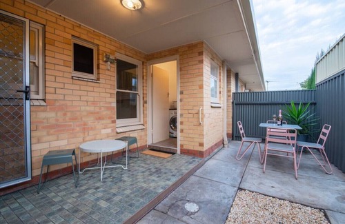Glenelg East Apartment | Cozy Gem Apartment 2: Beachfront with Coffee & Ocean Views