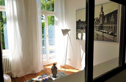 Reudnitz-Thonberg Apartment | Premier Gem at the Park with Balconies in Central Southeast