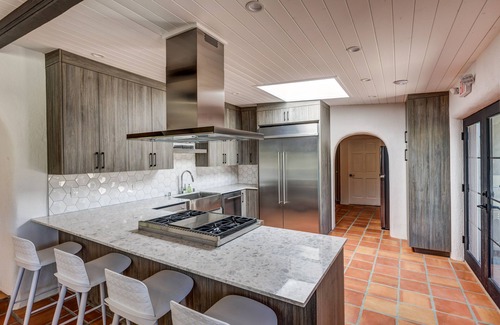 Taos House | Exceptional Gem Hacienda - Pet-Friendly Retreat in Taos