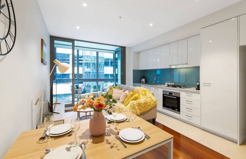 South Yarra Apartment | Discover a Gem in the Heart of South Yarra with Spa