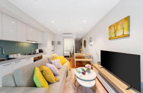 South Yarra Apartment | Discover a Gem in the Heart of South Yarra with Spa