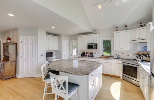 Bonnet Shores House | Gem of Narragansett Beach, House Retreat!