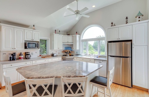 Bonnet Shores House | Gem of Narragansett Beach, House Retreat!