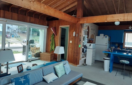 Pentwater House | Relaxing Retreat on Lake Michigan Beachfront with Ocean View