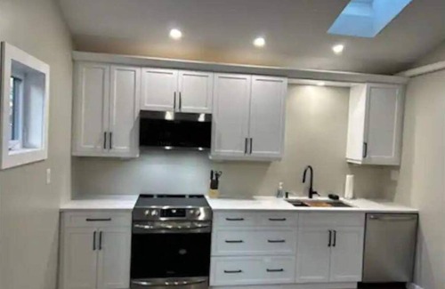 Kingsville Apartment | Unforgettable Gem on Prospect with Family-Friendly Amenities
