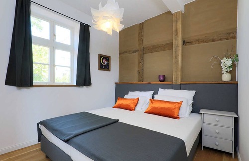 Bleckede Apartment | Idyllic Garden Retreat at Guesthouse Old Smithy, Bleckede