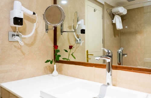 Mohangarh Hotel | Inviting Stay at Gemini Continental Lucknow with Key Amenities