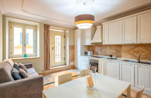 Camilluccia House | Gemini Suite: Family-Friendly Stay with Hot Tub & Dining