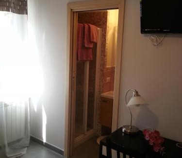 Camilluccia House | Gemini Suite: Family-Friendly Stay with Hot Tub & Dining