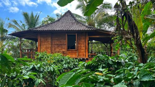East Selemadeg Villa | Pet-Friendly Retreat at Gempinis Coffee Shop and Villa