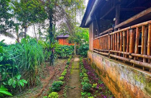 East Selemadeg Villa | Pet-Friendly Retreat at Gempinis Coffee Shop and Villa