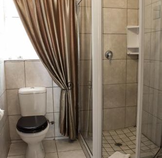 Klerksdorp House | Discover Gemstone Guest House: Family-Friendly Retreat