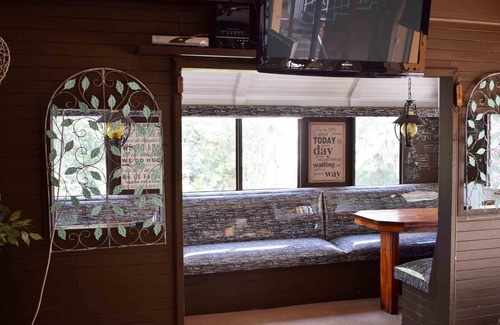 Klerksdorp House | Gemstone Guest House: Family-Friendly Retreat with Pool
