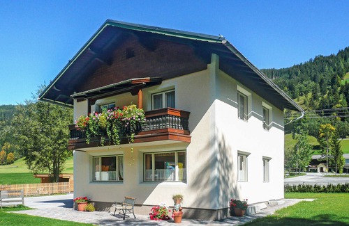 Kleinarl House | Cozy Country Cottage with Spa and Breakfast Included