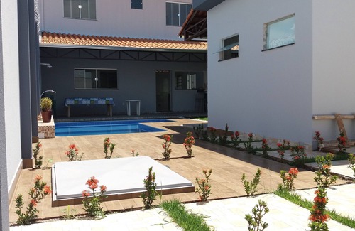 COHAB House | Cozy General Suites Nook with Pool and Kitchen Amenities