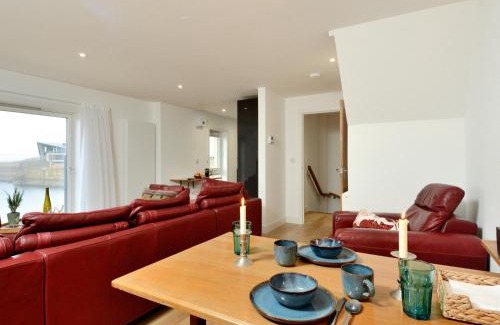 Eyemouth House | Pet-Friendly Getaway at Generals Yard - Rated 9.5/10!