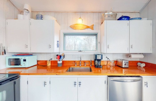 Tenants Harbor Cottage | Oceanfront Cottage with Spa & Ocean Views - Rated 9/10