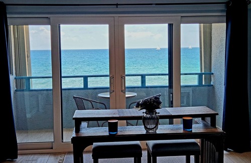 Bolongo Bay Condo | Experience Ocean-Front Bliss at Siren's Point Hotel!