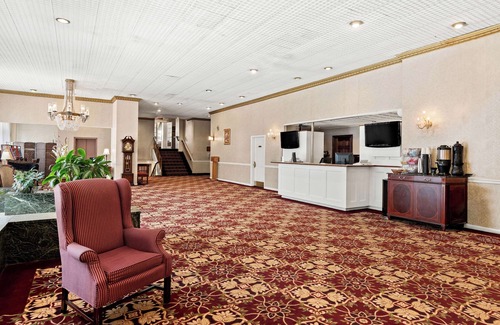 Williamsport Hotel | Discover Genetti Hotel: Top-Rated Stay with Pool & Dining