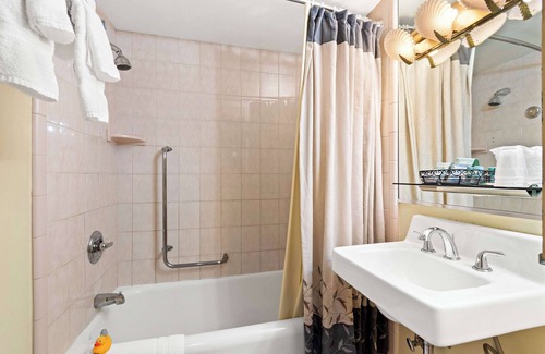 Williamsport Hotel | Discover Genetti Hotel: Top-Rated Stay with Pool & Dining