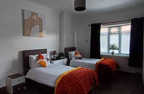 Darlington House | Cozy Geneva Cottage in Darlington with Kitchen Amenities