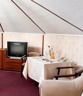 Ternopil Hotel | Pet-Friendly Geneva Hotel with Breakfast & Family Amenities