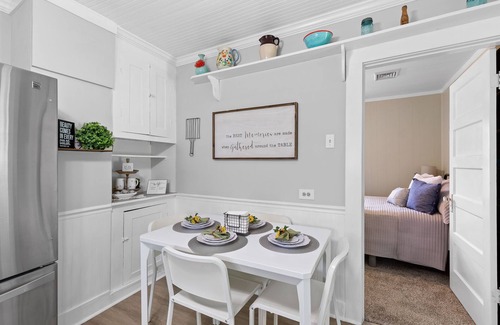 Hixson House | Charming Genevieve's Cottage: Guest Rated 9.8, Family-Friendly!