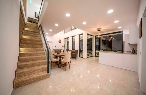 Uzumlu Villa | Ideal Villa for Family Getaways with Kitchen and Breakfast