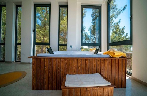 Uzumlu Villa | Ideal Villa for Family Getaways with Kitchen and Breakfast