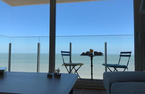 Wenduine Apartment | Experience the Flemish Coast with Spectacular Ocean Views