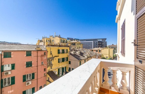 San Fruttuoso Apartment | Genoa San Fruttuoso Vintage Flat with Breakfast & Kitchen