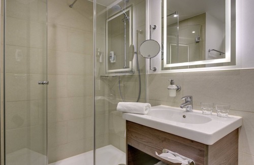 Baunatal Hotel | GenoHotel Baunatal: Guest Rated 9/10 with Spa & Restaurant