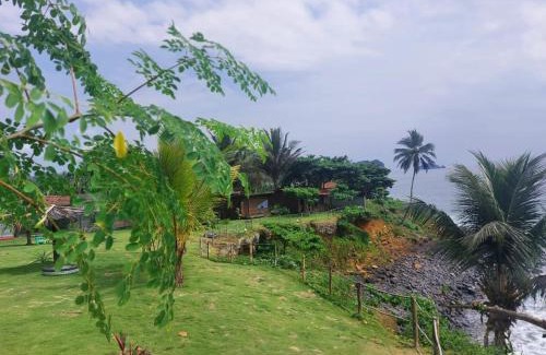 Sao Tome Island Cabin | Discover GENTE D'AQUI: Pet-Friendly Beachfront Escape