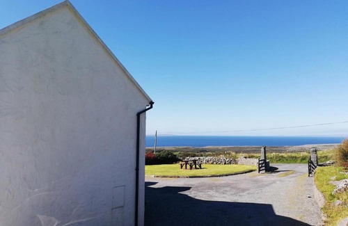 Lisdoonvarna House | Guest Rated 10/10 at Gentian Cottage with Family-Friendly Amenities