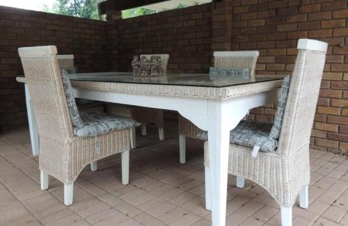 Vredefort House | Exceptional Gentle Breeze Retreat with Family-Friendly Amenities